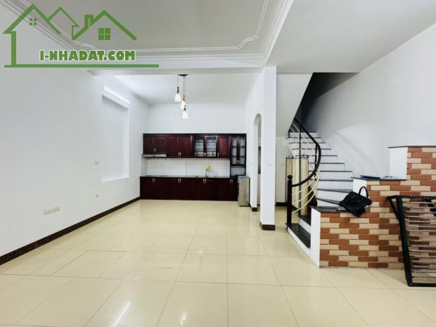 BÁN NHÀ CỔ LINH – LONG BIÊN - 4 TẦNG - 4 PHÒNG NGỦ - 52m² - MT 6m - Giá 8.8 tỷ