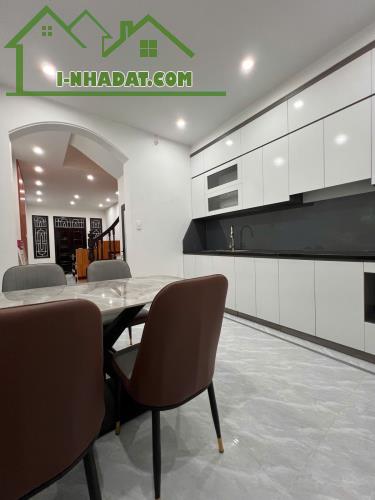 Bán nhà phố Giáp Bát, Hoàng Mai 40m, 4 tầng. Giá: 8.9 tỷ. LH: 0937158386 - 1