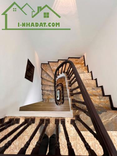 Bán nhà phố Giáp Bát, Hoàng Mai 40m, 4 tầng. Giá: 8.9 tỷ. LH: 0937158386 - 3