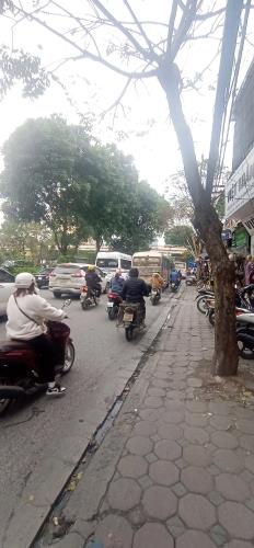 Bán nhà đẹp Đường Láng, Đống Đa, 60m2, mặt tiền 5m, gần phố, 9.9 tỷ