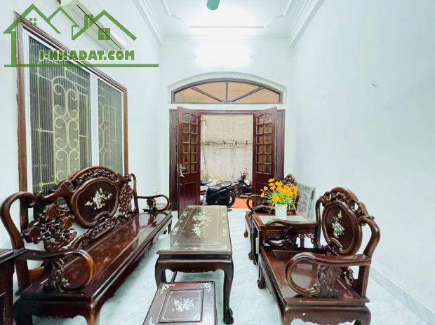 Bán nhà đẹp Đường Láng, Đống Đa, 60m2, mặt tiền 5m, gần phố, 9.9 tỷ - 2