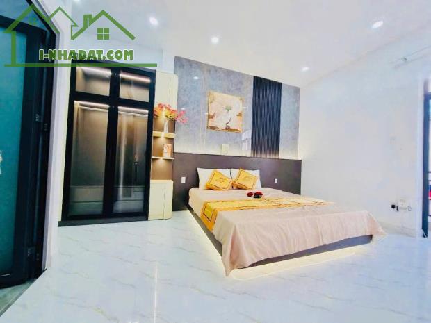 Bán nhà mặt tiền Hồ Bá Kiện-Tô Hiến Thành phường 15 quận 10, DT: 5x15m, hầm 7 lầu, 28 tỷ