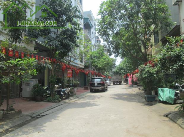 Tôi bán đất Đìa Lão, Hàng Bè, Mậu Lương gần chung cư Mipec 50m2 chỉ 9.99 tỷ. LH 0989.62.61 - 2