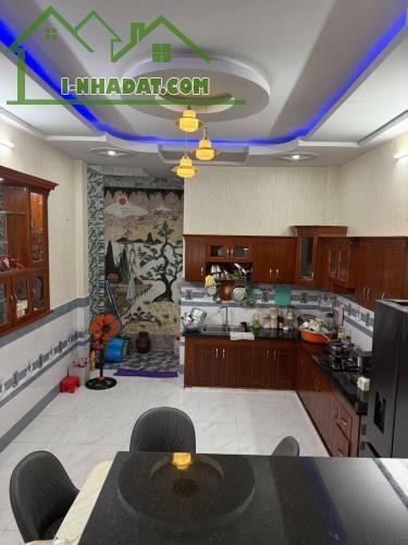 SIÊU PHẨM NHÀ PHỐ, 90M2- 4 TẦNG-HUỲNH THỊ HAI, QUẬN 12- Ô TÔ NGỦ TRONG NHÀ, CHỈ NHỈNH 5 TỶ - 2