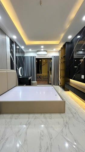 Nhà 5 tầng dân xây chắc chắn, thiết kế hiện đại đủ công năng có ban công thoáng mát - 2