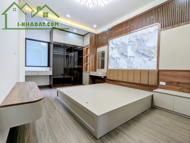 Nhà 5 tầng dân xây chắc chắn, thiết kế hiện đại đủ công năng có ban công thoáng mát - 3