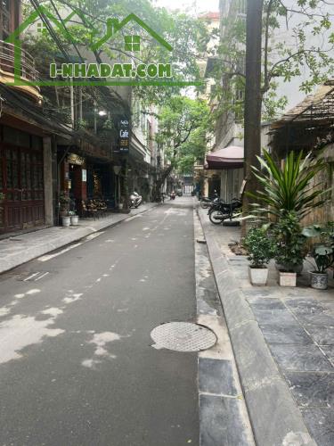 PHÂN LÔ HOÀNG VĂN THÁI, Ô TÔ TRÁNH KINH DOANH ĐỈNH, GIÁ 12.6 TỶ.