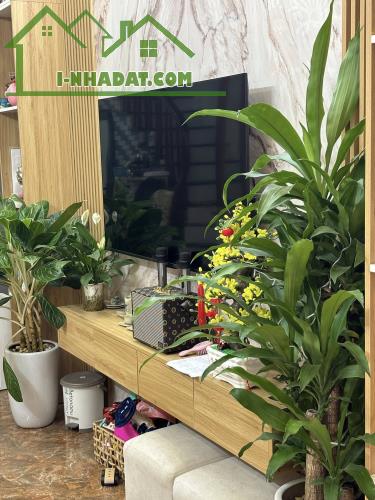 BÁN GẤP CĂN NHÀ 5 T SIÊU ĐẸP BÁT KHỐI – LONG BIÊN,DT30m2, ngõ ba gác, giá 5.8 tỷ