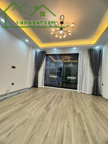 Cần bán nhà Đường Láng - Pháo Đài Láng sổ đẹp, gần phố, Quận Đống Đa - 1