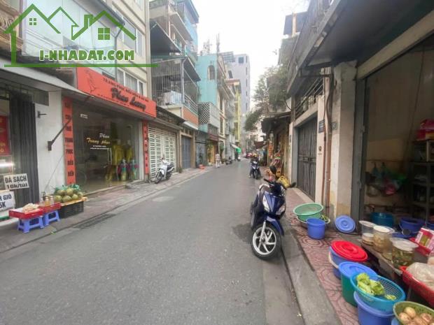 Nhà Ngọc Lâm Long Biên 28m, 3 tầng, MT 5,8m, chỉ với hơn 4 tỷ.