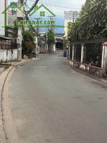 Quận 12 Bán Nhà Sát Mặt Tiền - Giáp Tân Bình - Xe Hơi Đậu Trong Nhà - Gần 100m2 - Ngang 4.