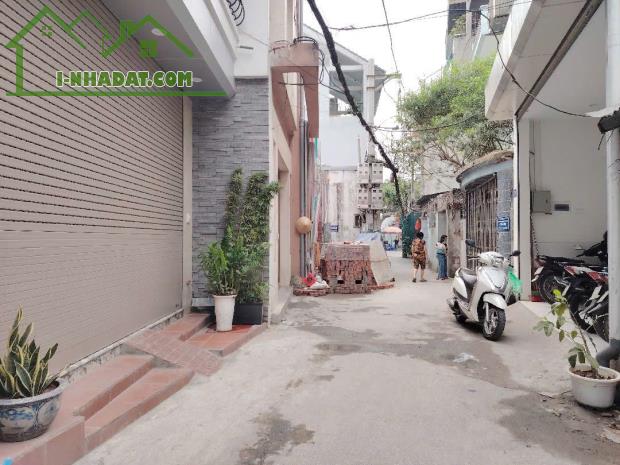 Bán nhà ở Ô Cách Việt Hưng ngõ oto vào sát mặt phố 64m xây 5 tầng mặt tiền: 5m 10 tỷ 9