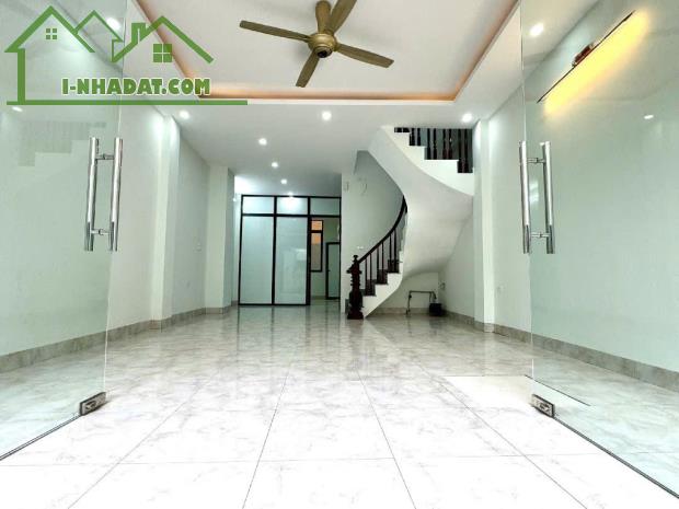 Bán nhà ở Ô Cách Việt Hưng ngõ oto vào sát mặt phố 64m xây 5 tầng mặt tiền: 5m 10 tỷ 9 - 2