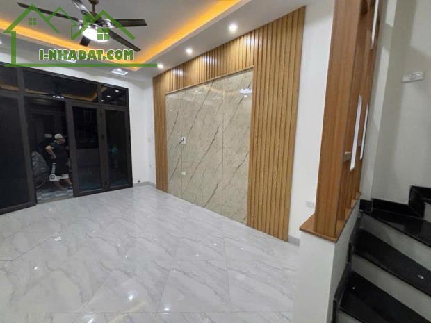 Quá đẹp nhà Ngô Quyền HĐ 35mx 5T, nở hậu, ô tô đỗ cổng giá ngon 6.95 tỷ.