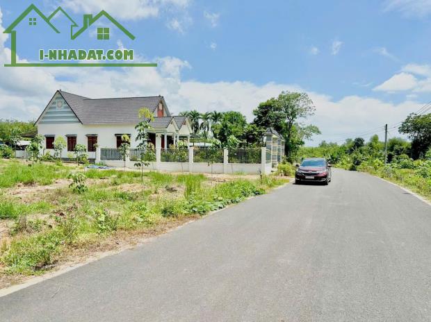 CẦN TIỀN BÁN NHANH 225M2 ĐẤT THỔ CƯ SÁT CHỢ, TRƯỜNG HỌC, NGÂN HÀNG. GIÁ 250TR