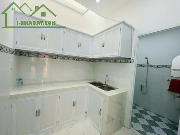 Nhà rộng 2 tầng, cạnh mặt tiền Trường Chinh, 3.75 tỷ - 2