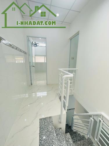 Nhà rộng 2 tầng, cạnh mặt tiền Trường Chinh, 3.75 tỷ - 4