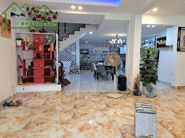 Bán nhà mặt tiền chợ Hưng Phú, ngang 7m, 4 tầng mới chỉ 12 tỷ - 2
