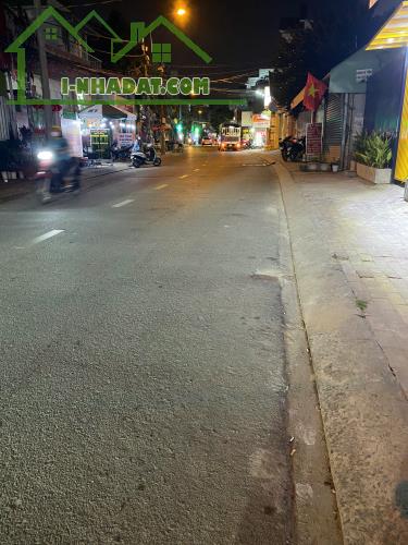 Nhà mặt tiền đường 147 phước long B, diện tích 80m vị trí đẹp
