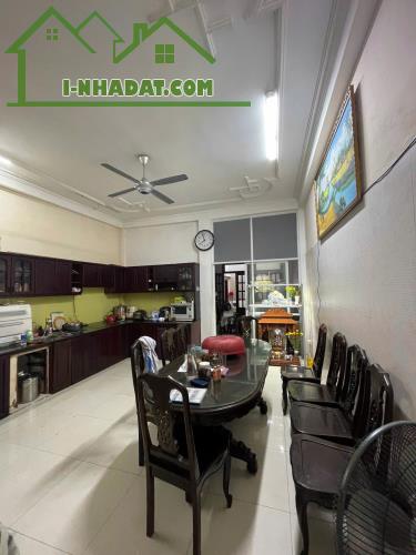 Bán nhà 4 tầng mặt tiền kinh doanh. Ngay ĐH Văn Hóa Đỗ Xuân Hợp, dt 100m2 - 3