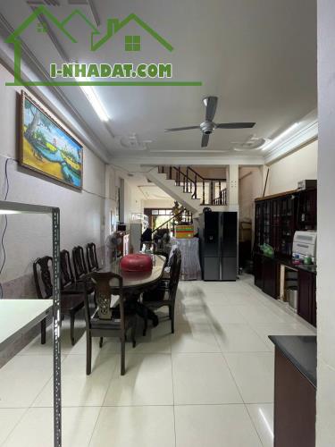 Bán nhà 4 tầng mặt tiền kinh doanh. Ngay ĐH Văn Hóa Đỗ Xuân Hợp, dt 100m2 - 1