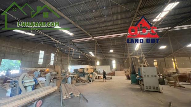 XT258 xưởng sản xuất có sẵn máy, khu vực sơn, khung thép kiên cố, nhà xưởng xa dân cư