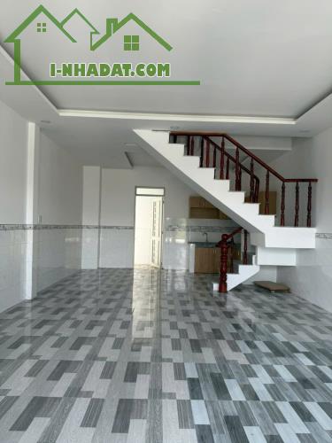 BÁN GẤP  NHÀ 1 TRỆT 1 LẦU NGAY ẤP 2 HỰU THẠNH ĐỐI DIỆN KCN TÂN ĐỨC SHR GIÁ 1TY400TRr - 1