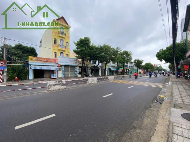 Bán nhà mặt tiền Lê Hồng Phong , Nha Trang .
Diện tích 130m bán 10,5 tỷ em Hồng - 1