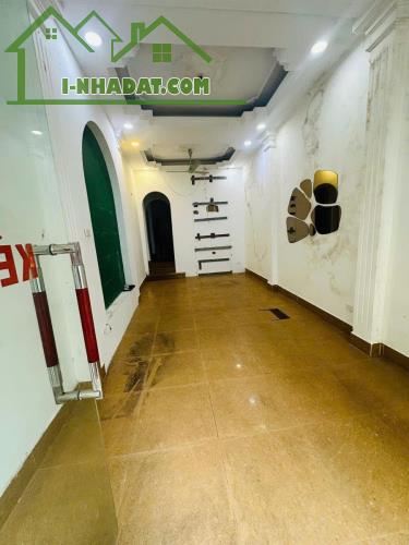 BÁN NHÀ NGUYỄN CHÍ THANH - ĐỐNG ĐA - DIỆN TÍCH: 41/47M2 - XÂY 5 TẦNG - NGÕ TO - Ô TÔ - SỔ
