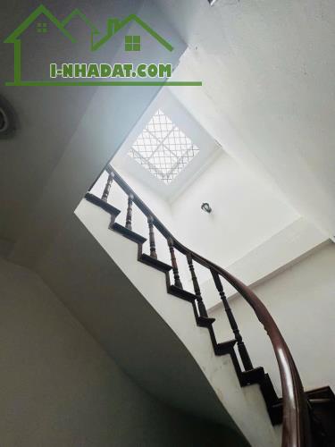 BÁN NHÀ NGUYỄN CHÍ THANH - ĐỐNG ĐA - DIỆN TÍCH: 41/47M2 - XÂY 5 TẦNG - NGÕ TO - Ô TÔ - SỔ - 2