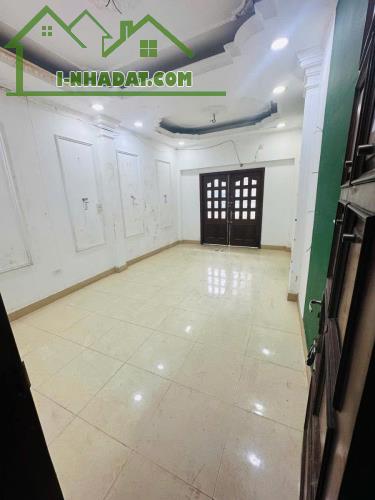 BÁN NHÀ NGUYỄN CHÍ THANH - ĐỐNG ĐA - DIỆN TÍCH: 41/47M2 - XÂY 5 TẦNG - NGÕ TO - Ô TÔ - SỔ - 3