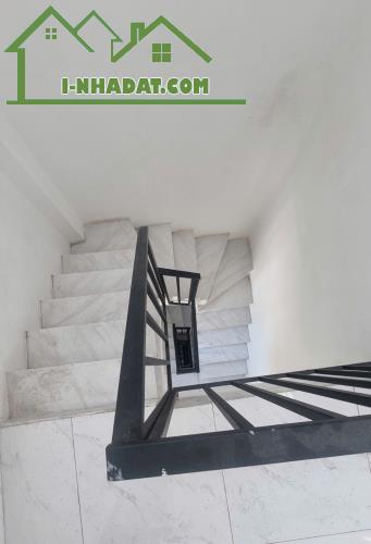 CẦN BÁN NHÀ 5 TẦNG, TRẦN HƯNG ĐẠO, QUẬN 1 - TỒNG DT SÀN 100M2 - HẺM BG, GẦN MT - NHỈNH 5Ty - 3