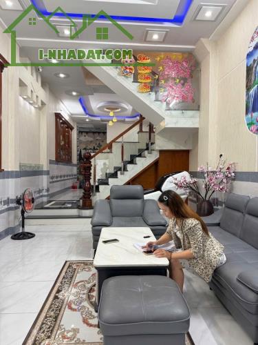 BÁN NHÀ RIÊNG HXH 6M.- 88M2 - 4T - 5PN - HUỲNH THỊ HAI - 5,55 TỶ - QUẬN 12
