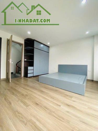 Chính chủ gửi bán siêu phẩm Bồ Đề 60m,6 tầng,thang máy,gara,full NT,ngõ thông