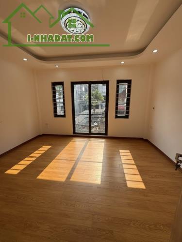 Bán Nhà Ngõ 48 Ngô Gia Tự, Long Biên 5T, 33m2 giá 5,5 tỷ