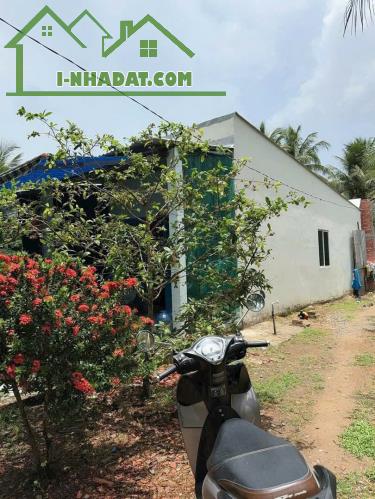Nhà Hữu Định gần chợ, diện tích 60m có sẵn 50 thổ cư