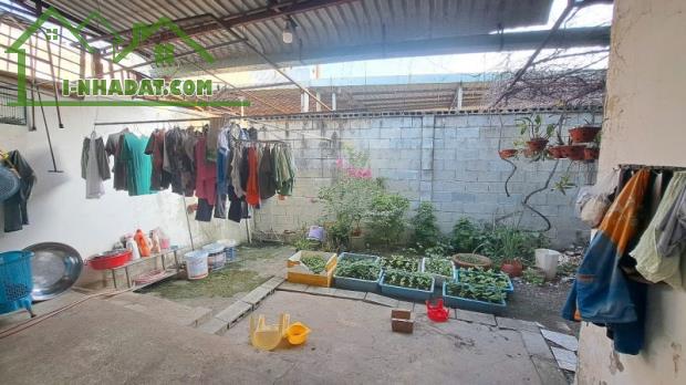 Bán nhà 168m² ngang KHỦNG 7m Đông Hòa,đường xe hơi,gần Sân Vận Động Dĩ An - 2