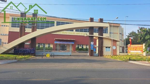 Bán nhà 168m² ngang KHỦNG 7m Đông Hòa,đường xe hơi,gần Sân Vận Động Dĩ An - 3