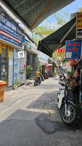 HẺM XE HƠI 
HUỲNH TẤN PHÁT Q7
NGANG 5 DÀI 22 M 
CÓ 70 TRIỆU M2 - 4
