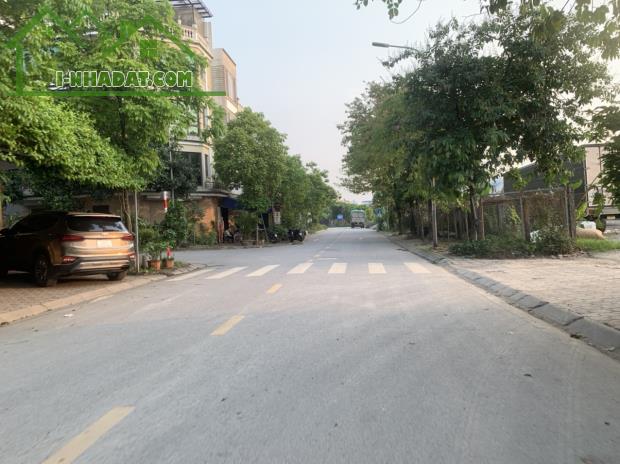Bán lô đất thổ cư hạ tầng TĐC Thạch Bàn, được xây 6-7 tầng, full đất,làm văn phòng, trụ sở - 1