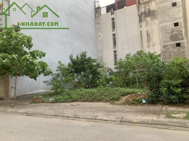 Bán lô đất thổ cư hạ tầng TĐC Thạch Bàn, được xây 6-7 tầng, full đất,làm văn phòng, trụ sở