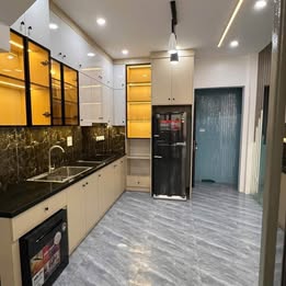 BÁN NHÀ 6 TẦNG – 40M2 – NHỈNH 5 TỶ – GIÁO VIÊN VỀ HƯU CẦN BÁN