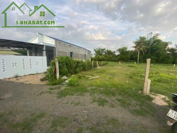 CẦN TIỀN BÁN NHANH 1120M2 ĐẤT Ở KHU CÔNG NGHIỆP BECAMEX DÂN ĐÔNG. GIÁ 180 TRIỆU