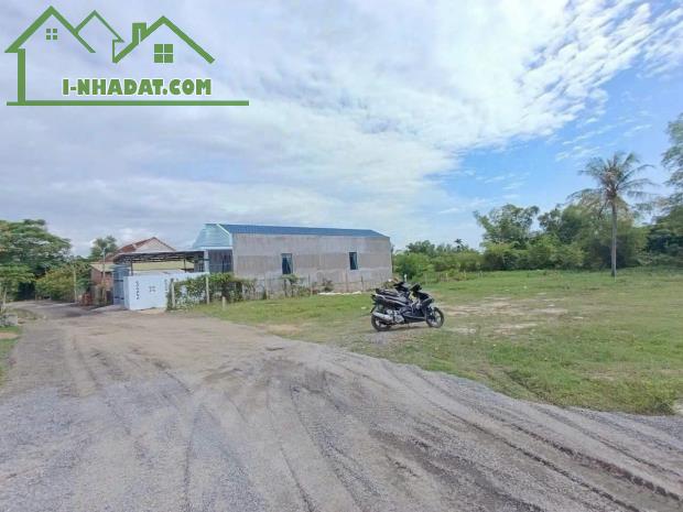 CẦN TIỀN BÁN NHANH 1120M2 ĐẤT Ở KHU CÔNG NGHIỆP BECAMEX DÂN ĐÔNG. GIÁ 180 TRIỆU - 1