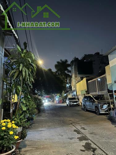 Bán gấp nhà 3 tầng, hẻm xe tải khu VIP Lê Văn Quới- Bình Tân, đủ tiện ích chỉ 4 tỷ, bao rẻ