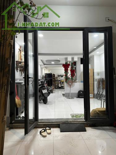 Bán gấp nhà 3 tầng, hẻm xe tải khu VIP Lê Văn Quới- Bình Tân, đủ tiện ích chỉ 4 tỷ, bao rẻ