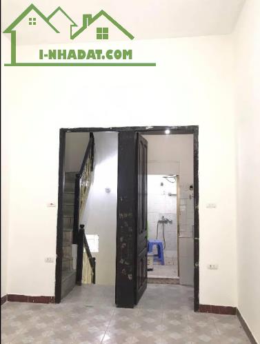 Bán gấp nhà 4 tầng Nguyễn văn linh -Long biên