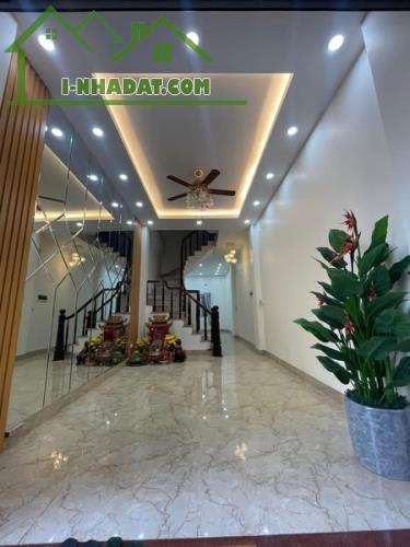 BÁN NHÀ PHỐ 8/3, 41M, 5T, MT 3,4M, PHÂN LÔ, Ô TÔ, KINH DOANH, CHỈ 11 TỶ.