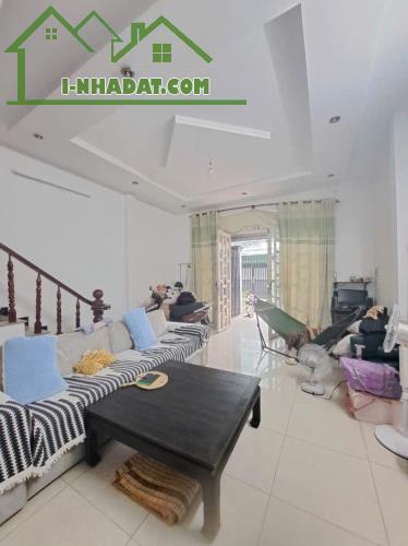 BÁN NHÀ 2 TẦNG - 60M2 - PHƯỜNG TÂN ĐÔNG HIỆP - ĐƯỜNG ĐÔNG TÁC - TP DĨ AN - GIÁ 3.6 TỶ. - 1