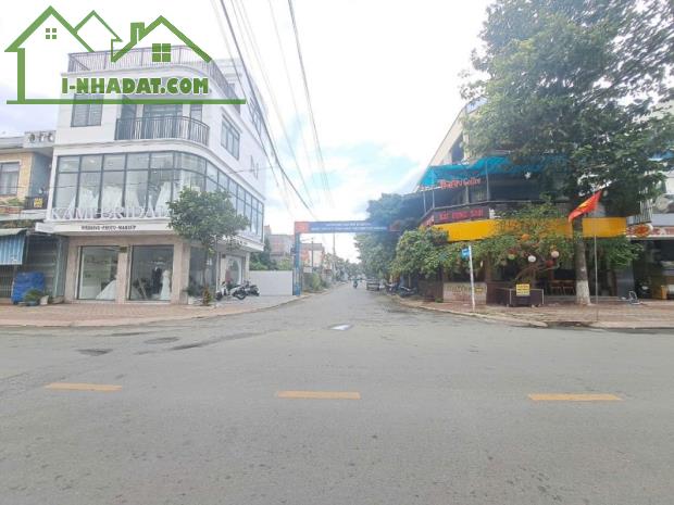 BÁN NHÀ 2 TẦNG - 60M2 - PHƯỜNG TÂN ĐÔNG HIỆP - ĐƯỜNG ĐÔNG TÁC - TP DĨ AN - GIÁ 3.6 TỶ. - 4